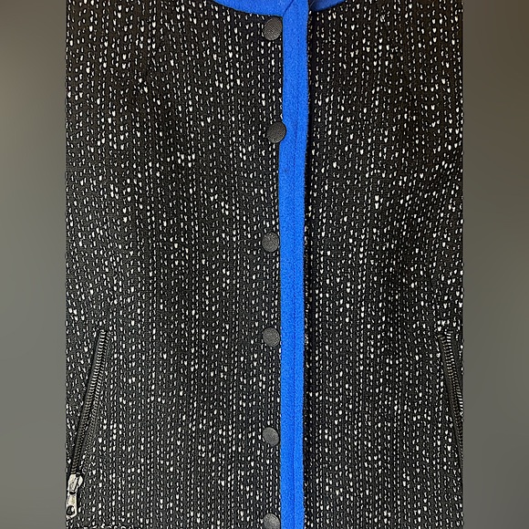 RAG & BONE Ezra Tweed Blazer
Classic Fit Blazer - Picture 2 of 12